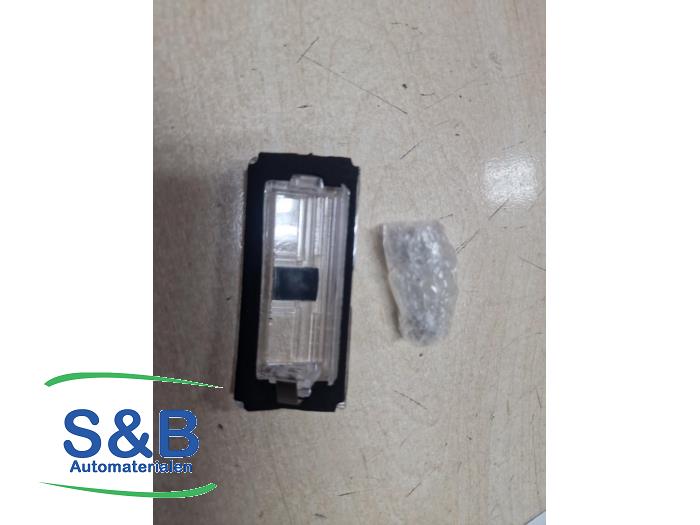 Begagnade Nummerskyltbelysning BMW 3 serie (E46/4) 320i 24V Pris € 7,50 Marginaltabell erbjuds av Schaap & Bron
