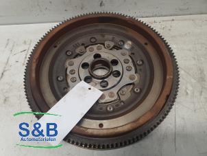 Begagnade Tvåmassesvänghjul Volkswagen Transporter/Caravelle T5 2.0 TDI DRF 4Motion Pris € 130,00 Marginaltabell erbjuds av Schaap & Bron