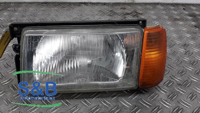 Używane Reflektor lewy Volkswagen Polo II (86) 1.0 (US83) Cena € 159,00 Procedura marży oferowane przez Schaap & Bron
