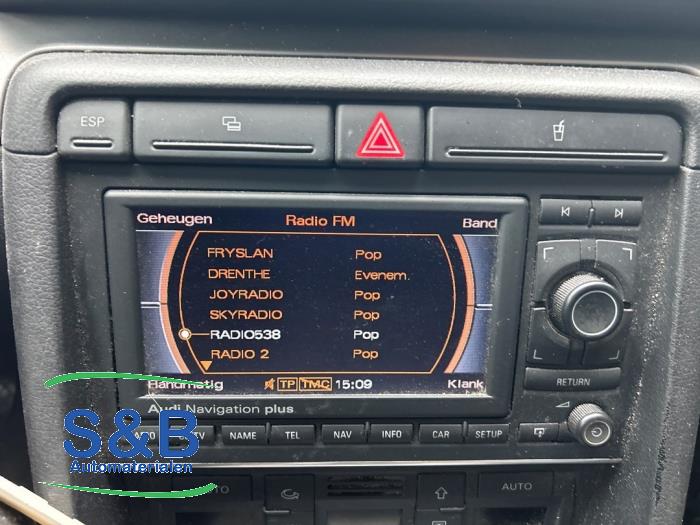 Używane Radio Audi A4 Avant (B7) 2.0 TDI 16V Cena € 375,00 Procedura marży oferowane przez Schaap & Bron