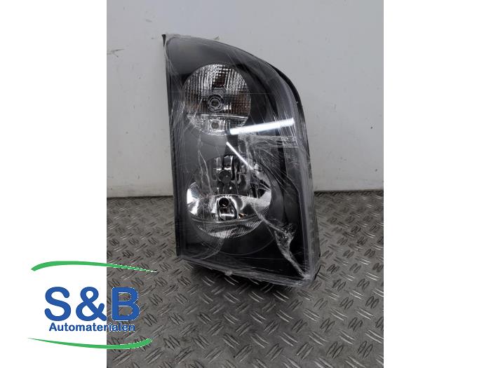 Używane Reflektor prawy Volkswagen Crafter 2.5 TDI 30/32/35 Cena € 135,00 Procedura marży oferowane przez Schaap & Bron