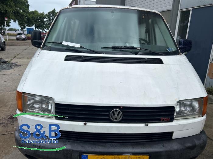 Używane Maska Volkswagen Transporter T4 2.5 TDI Cena € 50,00 Procedura marży oferowane przez Schaap & Bron