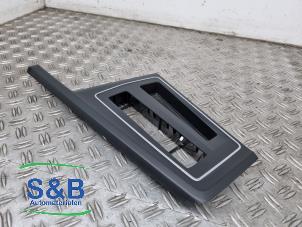 Usados Cubierta varios Volkswagen Golf VIII (CD1) 1.5 eTSI 16V Precio € 24,99 Norma de margen ofrecido por Schaap & Bron