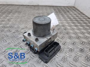Usados Bomba ABS Mercedes Vito (447.6) 1.6 111 CDI 16V Precio € 99,99 Norma de margen ofrecido por Schaap & Bron