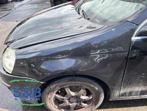 Gebrauchte Kotflügel links vorne Volkswagen Jetta III (1K2) 1.6 Preis € 49,99 Margenregelung angeboten von Schaap & Bron