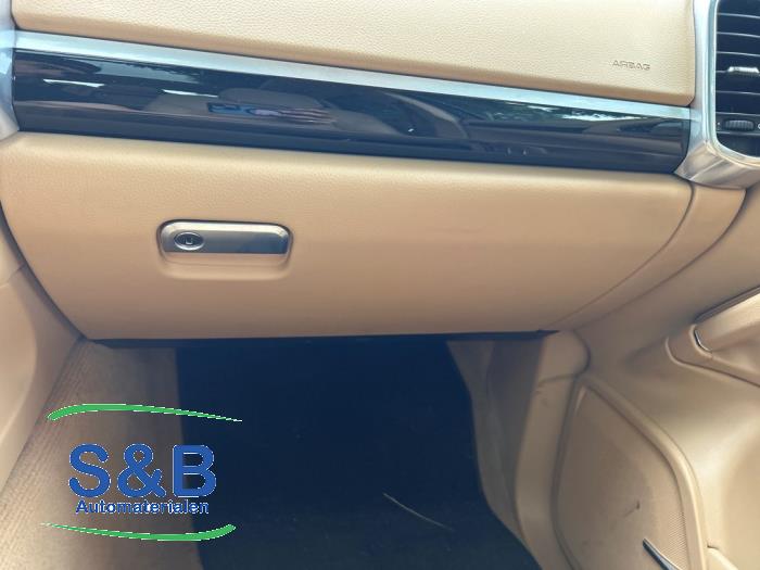 Begagnade Handskfack Porsche Cayenne II (92A) 3.0 D V6 24V Pris € 175,00 Marginaltabell erbjuds av Schaap & Bron