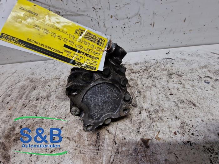 Pompe de direction d'un Audi A4 (B6) 2.4 V6 30V 2002
