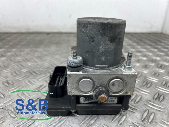 Begagnade ABS-pump Audi A4 Avant (B7) 1.8 T 20V Pris € 50,00 Marginaltabell erbjuds av Schaap & Bron