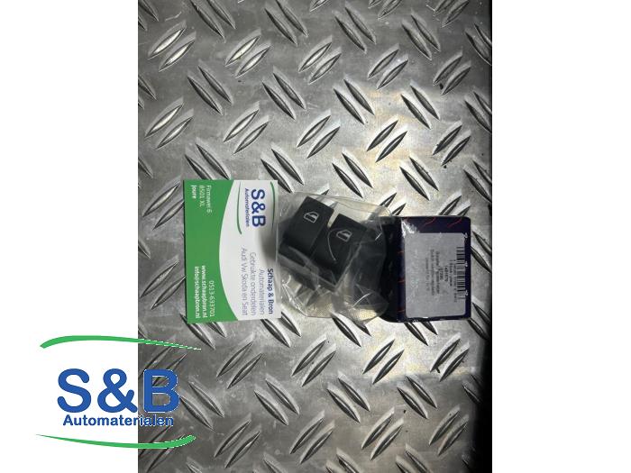 Usados Interruptor de ventanilla eléctrica Volkswagen Multivan T5 (7E/7HC/7HF/7HM) 2.5 TDi 4Motion Precio € 29,04 IVA incluido ofrecido por Schaap & Bron