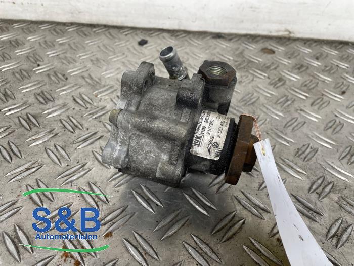 Usagé Pompe direction assistée Volkswagen LT II 2.5 TDi Prix € 65,00 Règlement à la marge proposé par Schaap & Bron