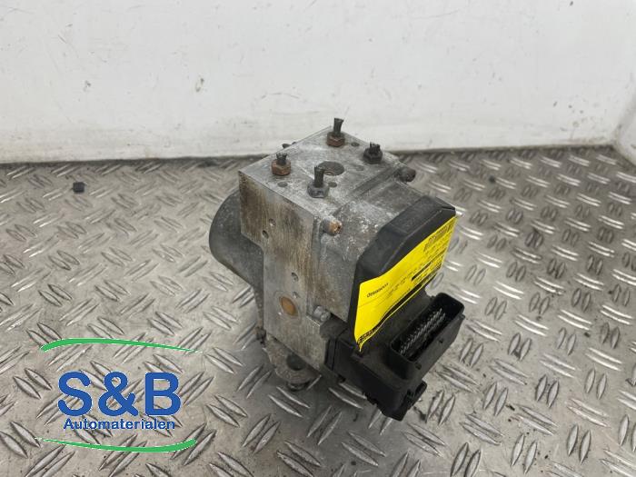 ABS Pumpe van een Volkswagen LT II 2.5 TDi 2002