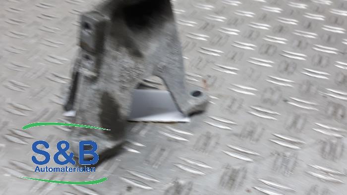 Used Engine mount Audi A4 (B6) 2.4 V6 30V Price € 20,00 Margin scheme offered by Schaap & Bron