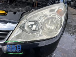 Usagé Phare gauche Opel Astra H SW (L35) 1.6 16V Twinport Prix € 50,00 Règlement à la marge proposé par Schaap & Bron
