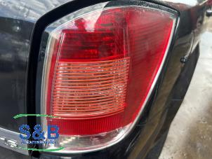 Usagé Feu arrière droit Opel Astra H SW (L35) 1.6 16V Twinport Prix € 65,00 Règlement à la marge proposé par Schaap & Bron
