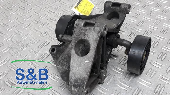 Gebrauchte Dynamostütze oben Audi 80 (B4) 1.9 TDI Preis € 50,00 Margenregelung angeboten von Schaap & Bron