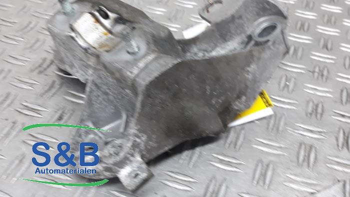 Used Engine mount Audi A4 (B6) 3.0 V6 30V Price € 15,00 Margin scheme offered by Schaap & Bron