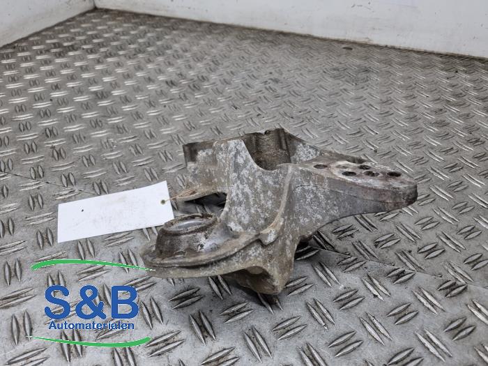 Used Engine mount Audi A4 (B6) 3.0 V6 30V Price € 15,00 Margin scheme offered by Schaap & Bron