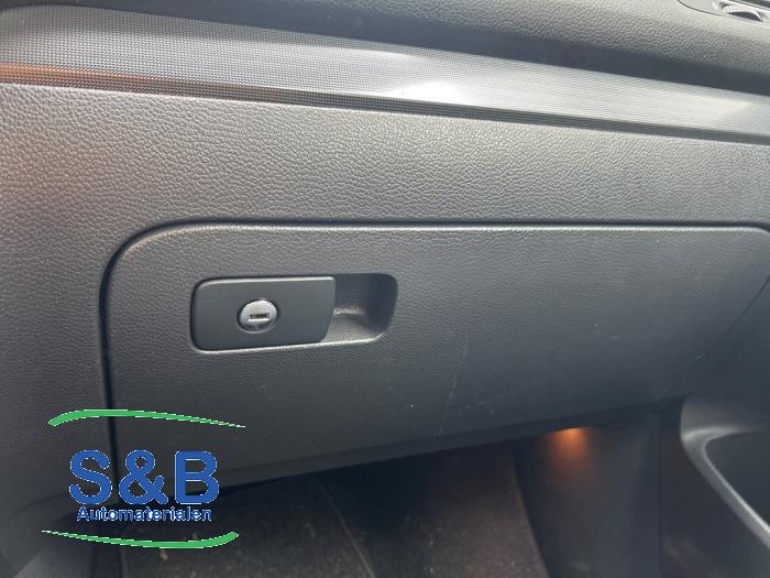 Begagnade Handskfack Volkswagen Golf VI Variant (AJ5/1KA) 1.6 TDI 16V 105 Pris € 20,00 Marginaltabell erbjuds av Schaap & Bron