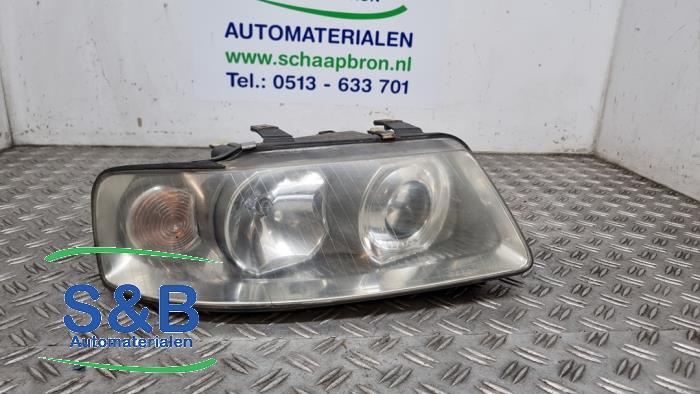 Używane Reflektor prawy Audi A3 (8L1) 1.6 Cena € 34,99 Procedura marży oferowane przez Schaap & Bron