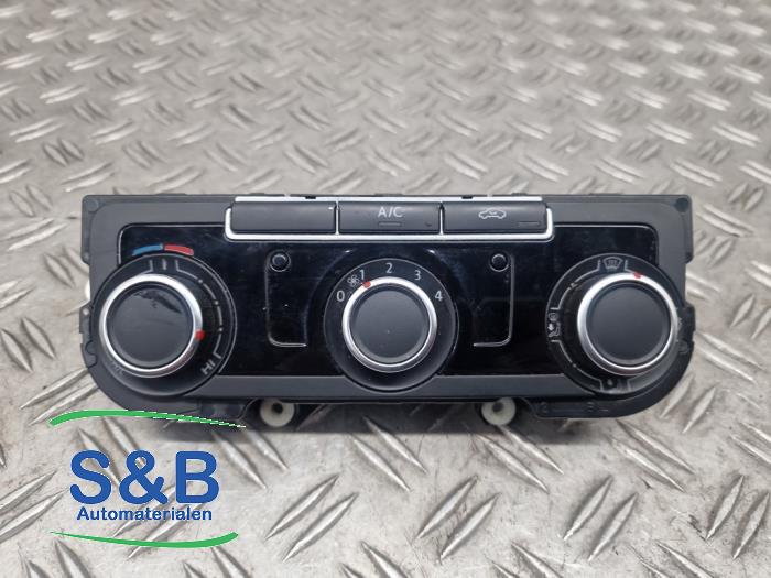 Używane Panel climatronic Volkswagen Caddy III (2KA,2KH,2CA,2CH) 1.6 TDI 16V Cena € 75,00 Procedura marży oferowane przez Schaap & Bron