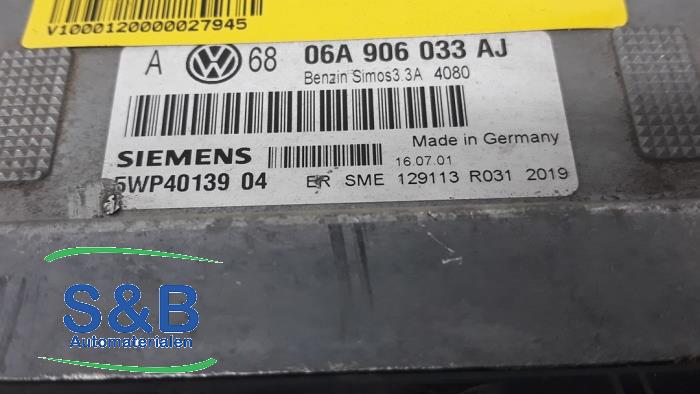 Engine management computer from a Volkswagen Golf IV Variant (1J5) 1.6 2001