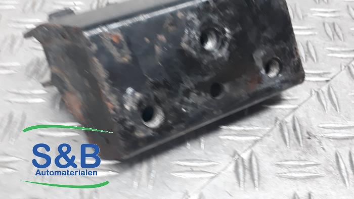 Used Engine mount Volkswagen Golf IV (1J1) 1.6 FSI 16V Price € 20,00 Margin scheme offered by Schaap & Bron