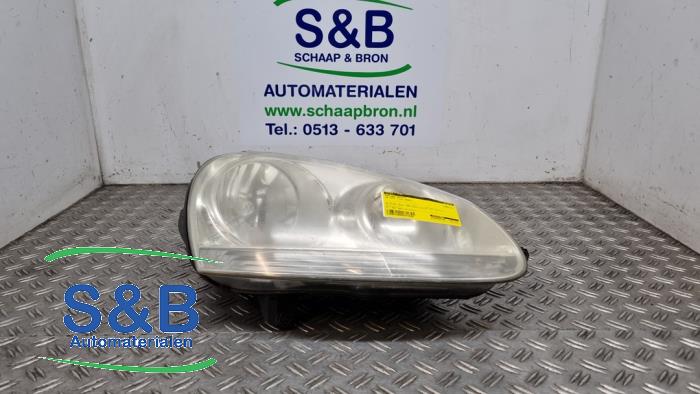 Używane Reflektor prawy Volkswagen Golf V (1K1) 1.6 Cena € 24,99 Procedura marży oferowane przez Schaap & Bron