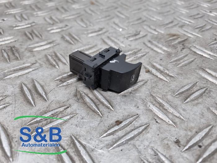 Usados Interruptor de ventanilla eléctrica Seat Leon (5FB) 1.2 TSI 16V Precio € 10,00 Norma de margen ofrecido por Schaap & Bron