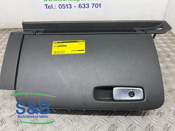 Begagnade Handskfack Audi A1 (8X1/8XK) 1.2 TFSI Pris € 30,00 Marginaltabell erbjuds av Schaap & Bron