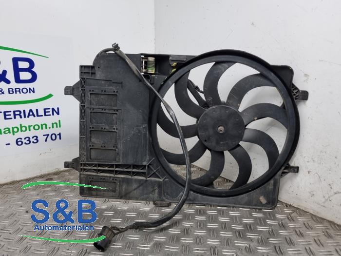 Używane Wentylator BMW Mini (R50/53) 1.6 16V Cooper Cena € 34,99 Procedura marży oferowane przez Schaap & Bron
