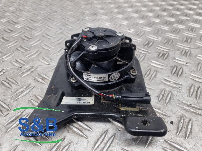 Używane Silnik wentylatora BMW Mini (R50/53) 1.6 16V Cooper Cena € 50,00 Procedura marży oferowane przez Schaap & Bron