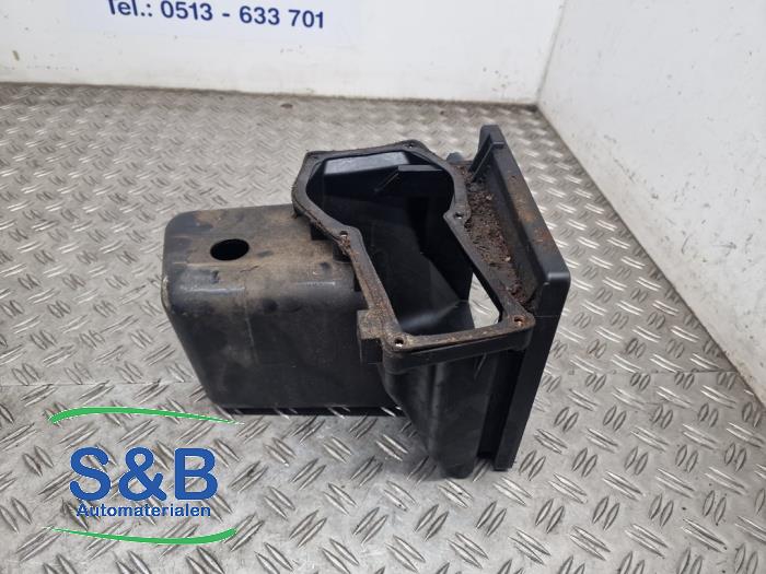 Begagnade Luftfilterhus Audi 100 (C3) 2.1 E Pris € 30,00 Marginaltabell erbjuds av Schaap & Bron
