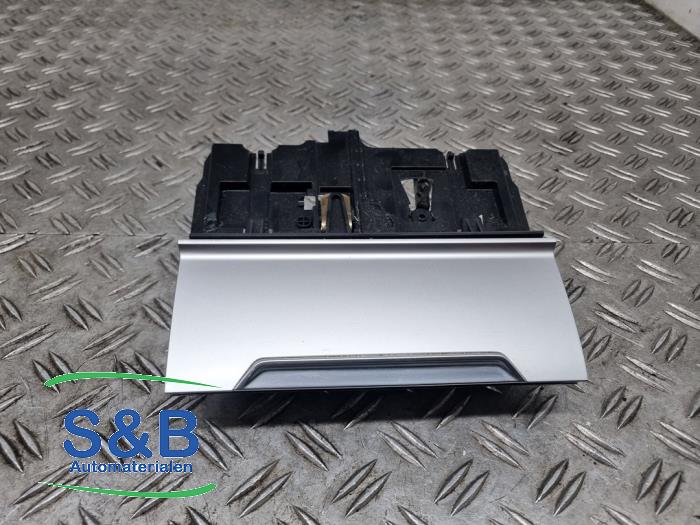 Gebrauchte Ablagefach Volkswagen Passat Variant (3G5) 1.6 TDI 16V Preis € 24,99 Margenregelung angeboten von Schaap & Bron