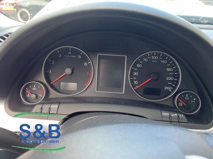 Używane Tablica rozdzielcza Audi A4 Avant (B7) 1.8 T 20V Cena € 80,00 Procedura marży oferowane przez Schaap & Bron