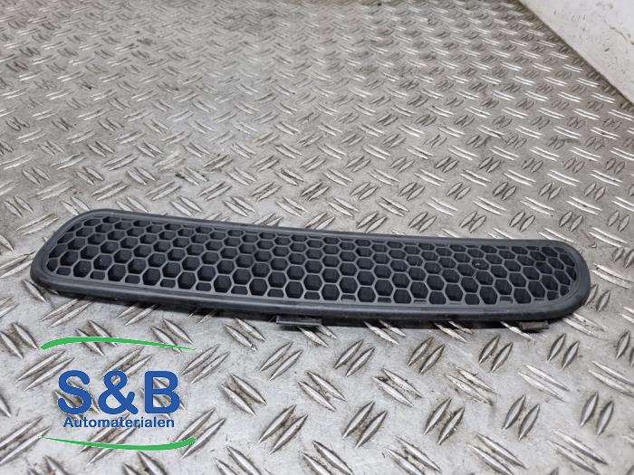 Używane Grill BMW Mini (R50/53) 1.6 16V Cooper Cena € 19,99 Procedura marży oferowane przez Schaap & Bron