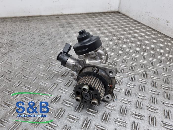 Used Mechanical fuel pump Volkswagen Passat (3C2) 2.0 Blue TDI 16V Price € 134,99 Margin scheme offered by Schaap & Bron