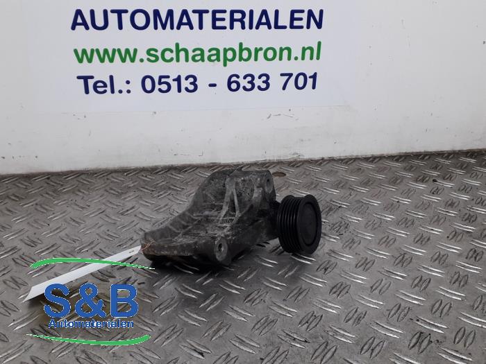 Usagé Support dynamo haut Volkswagen Touareg (7LA/7L6) 3.0 TDI V6 24V Prix € 35,00 Règlement à la marge proposé par Schaap & Bron