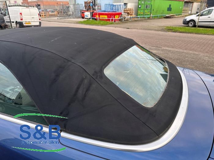 Używane Miekki dach cabrio Audi A4 Cabriolet (B6) 2.4 V6 30V Cena € 250,00 Procedura marży oferowane przez Schaap & Bron