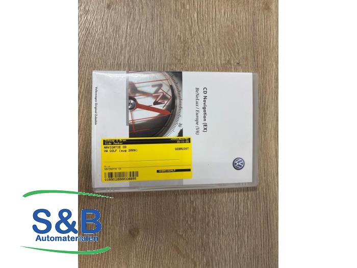Używane Nawigacja CD Volkswagen Golf V (1K1) 1.4 TSI 122 16V Cena € 20,00 Procedura marży oferowane przez Schaap & Bron