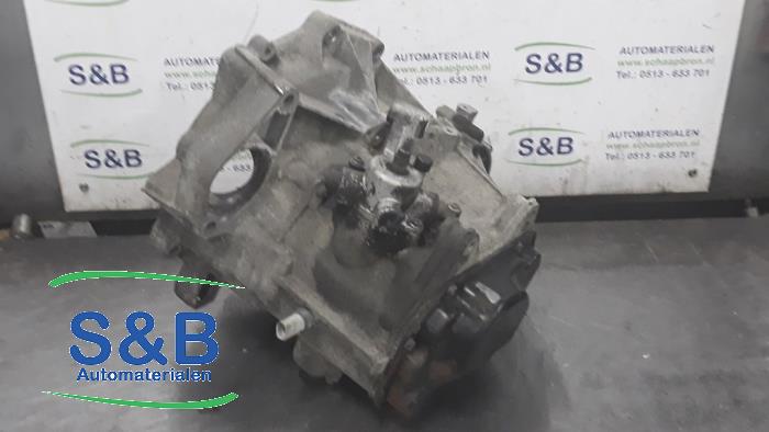 Getriebe van een Volkswagen Polo IV (9N1/2/3) 1.2 12V 2006