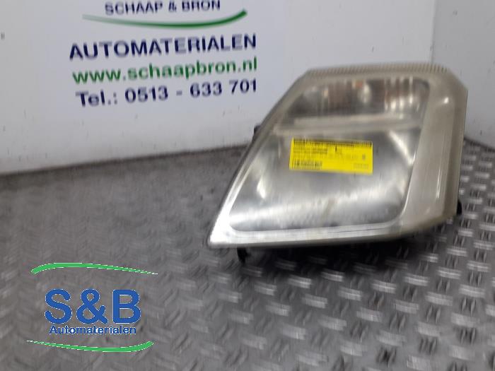Używane Reflektor lewy Citroen C2 (JM) 1.4 Cena € 30,00 Procedura marży oferowane przez Schaap & Bron