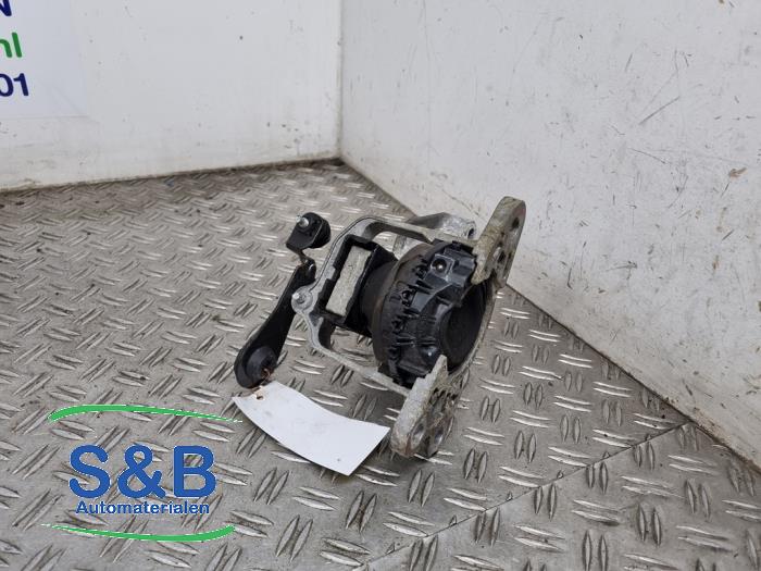 Usagé Support moteur Renault Trafic (1FL/2FL/3FL/4FL) 1.6 dCi 95 Prix € 34,99 Règlement à la marge proposé par Schaap & Bron