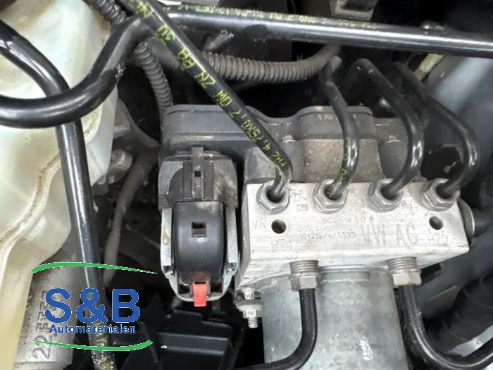 Usagé Bloc ABS Skoda Fabia III (NJ3) 1.0 12V Prix € 99,99 Règlement à la marge proposé par Schaap & Bron