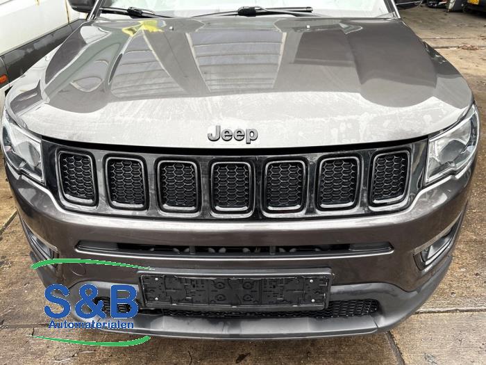 Używane Grill Jeep Compass II (MP) 1.4 Multi Air2 16V Cena € 295,00 Procedura marży oferowane przez Schaap & Bron