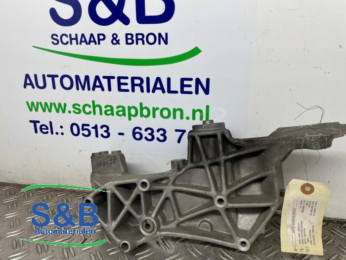 Usagé Support dynamo haut Audi A4 (B5) 1.6 Prix € 65,00 Règlement à la marge proposé par Schaap & Bron