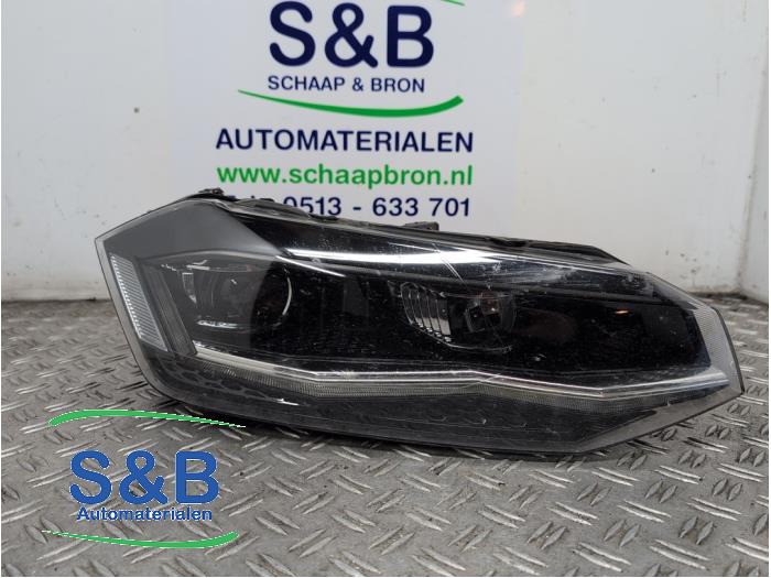 Używane Reflektor prawy Volkswagen Polo VI (AW1) 1.0 TSI 12V Cena € 299,99 Procedura marży oferowane przez Schaap & Bron