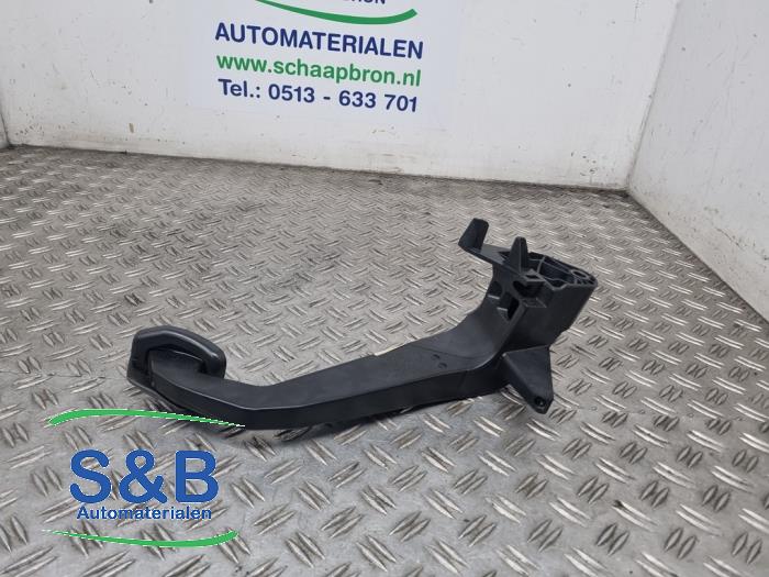 Używane Pedal sprzegla Audi A4 (B6) 3.0 V6 30V Cena € 40,00 Procedura marży oferowane przez Schaap & Bron
