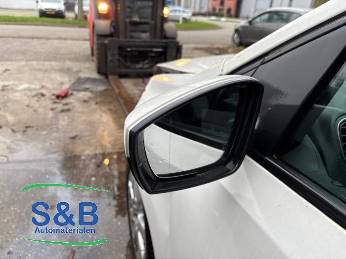 Rétroviseur extérieur gauche d'un Volkswagen Polo V (6R) 1.2 TDI 12V BlueMotion 2010