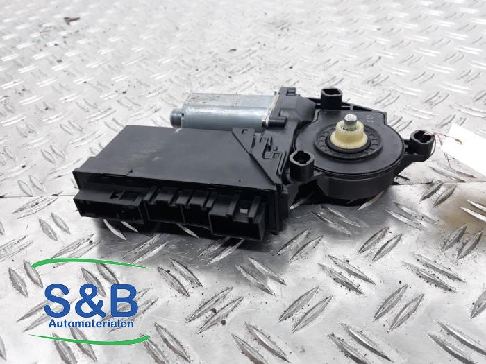 Usados Motor de ventanilla de puerta Audi A2 (8Z0) 1.2 TDI Precio € 60,00 Norma de margen ofrecido por Schaap & Bron