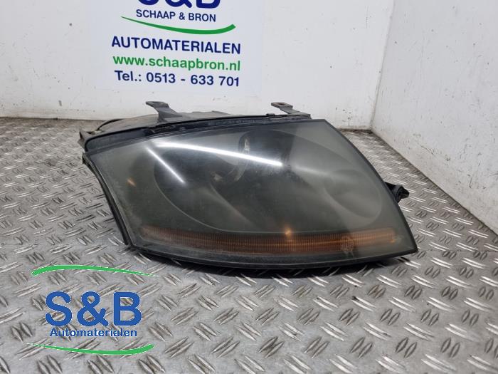 Używane Reflektor prawy Audi TT Roadster (8N9) 1.8 20V Turbo Cena € 324,99 Procedura marży oferowane przez Schaap & Bron